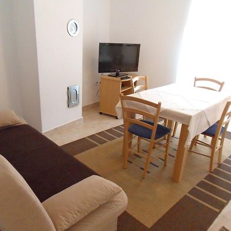 Apartments Petricevic 2 Selce Exterior photo