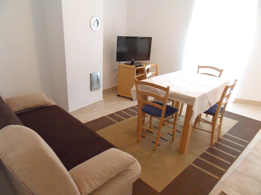 Apartments Petricevic 2 Selce Exterior photo