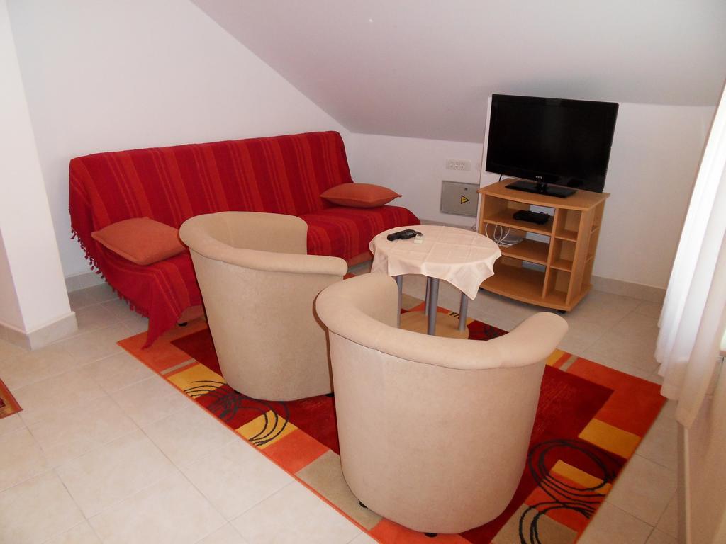 Apartments Petricevic 2 Selce Exterior photo