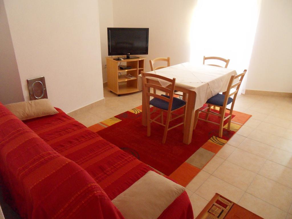 Apartments Petricevic 2 Selce Exterior photo